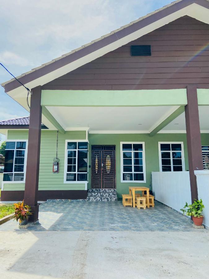 De Jara Guesthouse Dungun For Malay Dış mekan fotoğraf